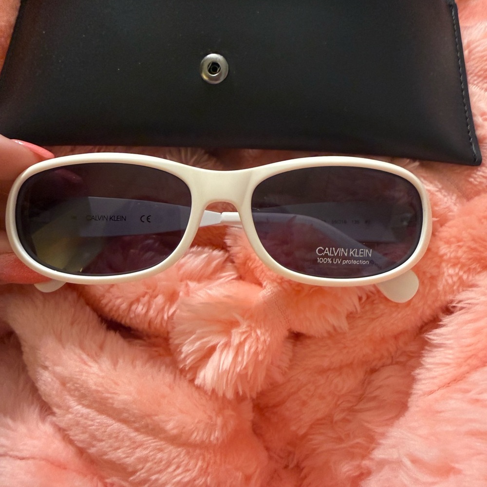 Brand New Calvin Klein Unisex White Oval Sunglasses W/ 100%UV Protection Lenses!